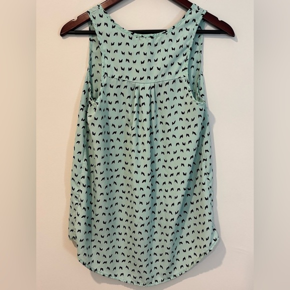 Pleione Light Green Sleeveless Blouse with Black Bird design - Picture 4 of 7